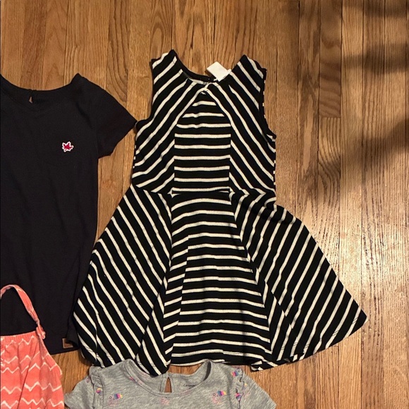 Assorted Kids Casual Clothes. 3 dresses, 1 romper, 1 legging and one tee - Picture 6 of 13